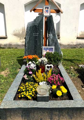 grab_aus_naturstein_10